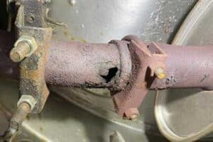 Should you drive a car if your exhaust pipe is broken?